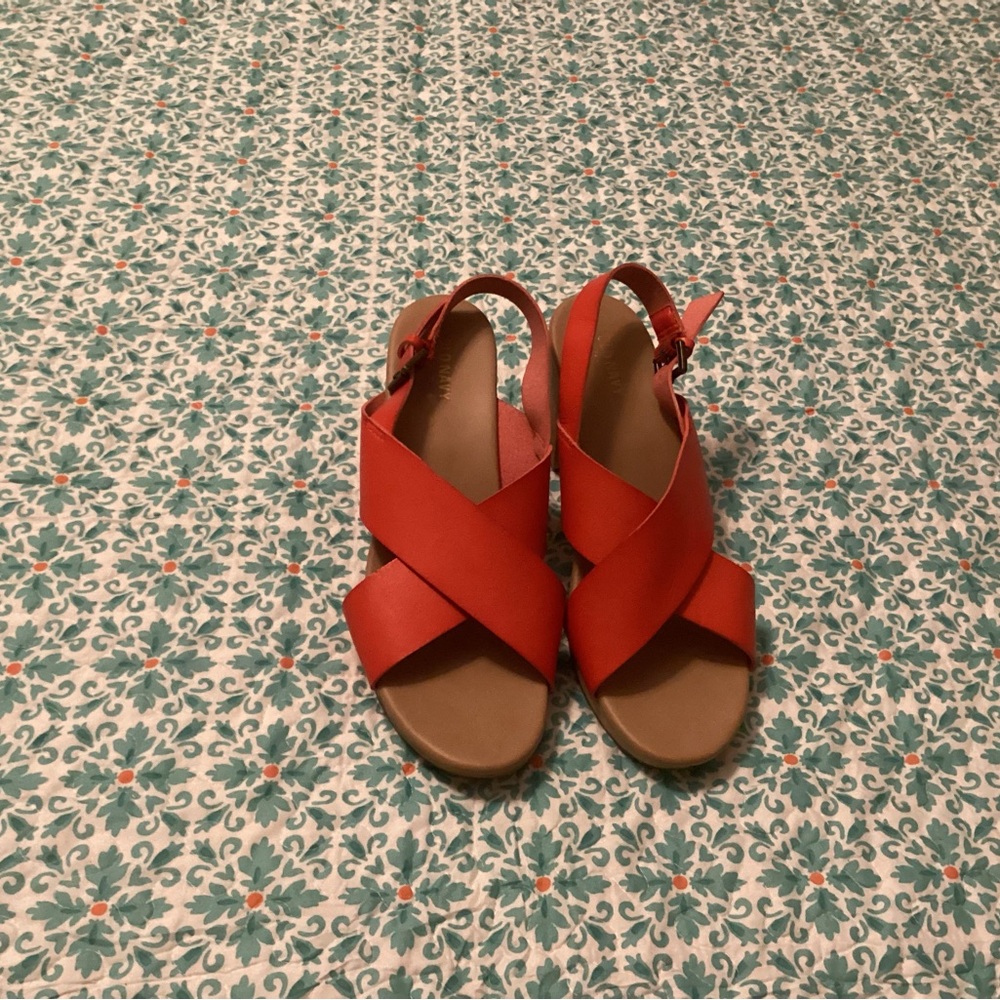 Women's orange Sandals size 10 NWOT Smoke/pet free home